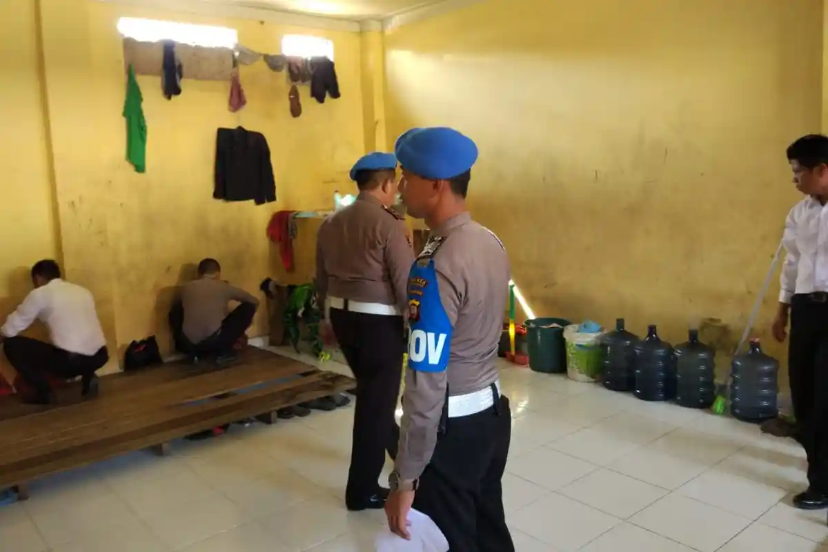 Dadakan, Propram Polres Singkawang Tertibkan Ruang Tahanan Antisipasi Terjadinya Pelanggaran Hukum
