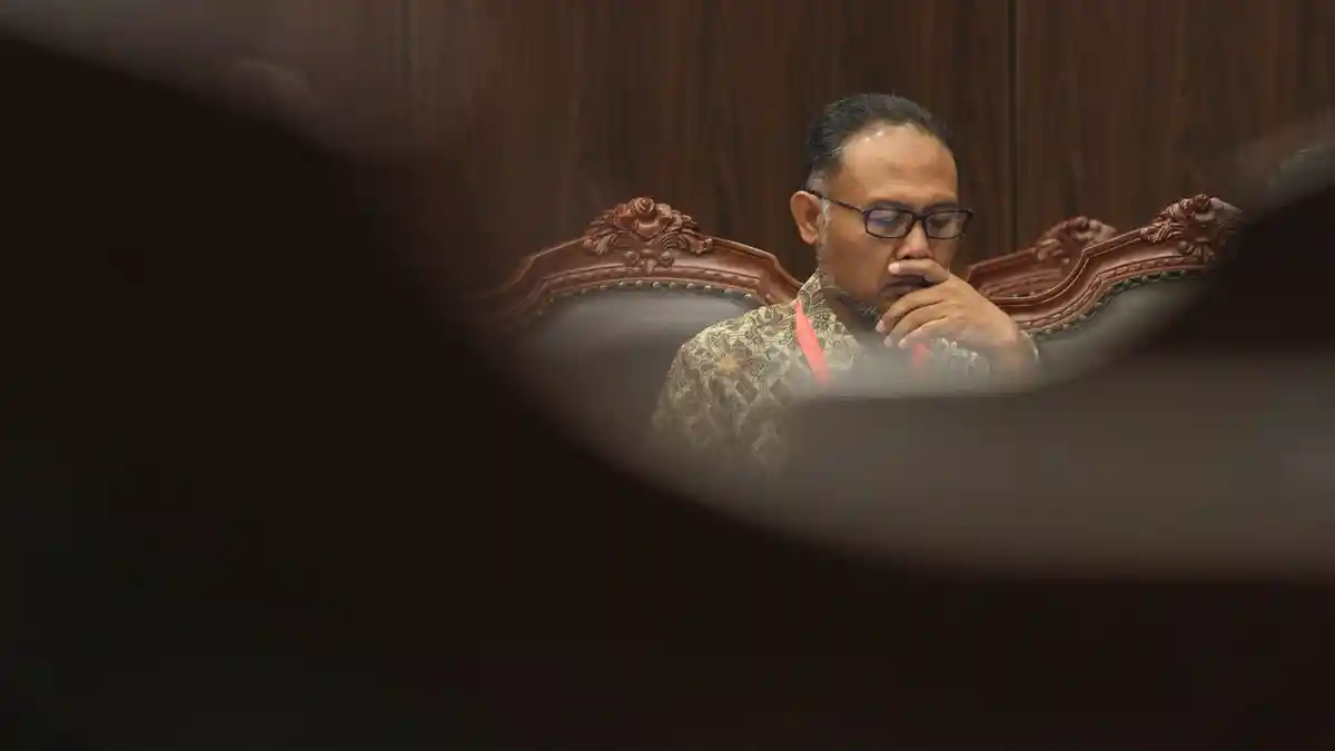 Jadi Tersangka Suap Hakim MK, Bupati Morotai Minta KPK Periksa Bambang Widjojanto