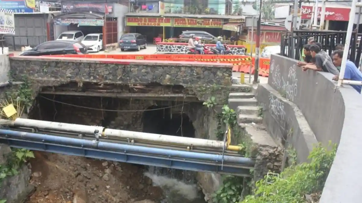 Jembatan Cibalok Longsor, Mobil Besar Dilarang Lewat Jalan Raya Tajur, Diarahkan ke Tol
