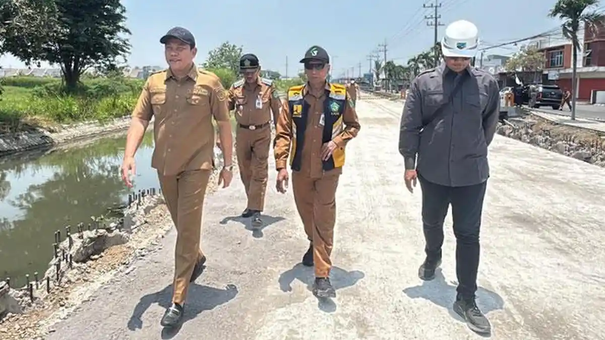 Proyek Pembangunan Jalan Beton di Krian Sidoarjo Terlambat Dikerjakan, sempat Terkendala Tiang