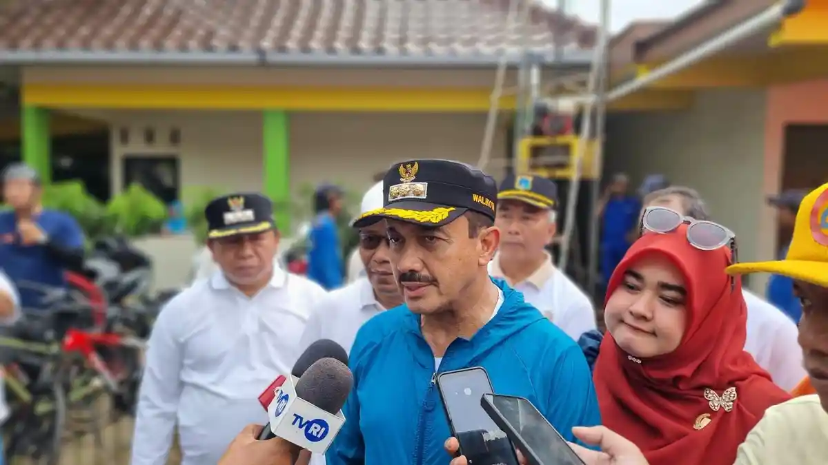 Walkot Jaksel Turun Tangan, Kali Lenggong Dibersihkan Hingga ke Dasar