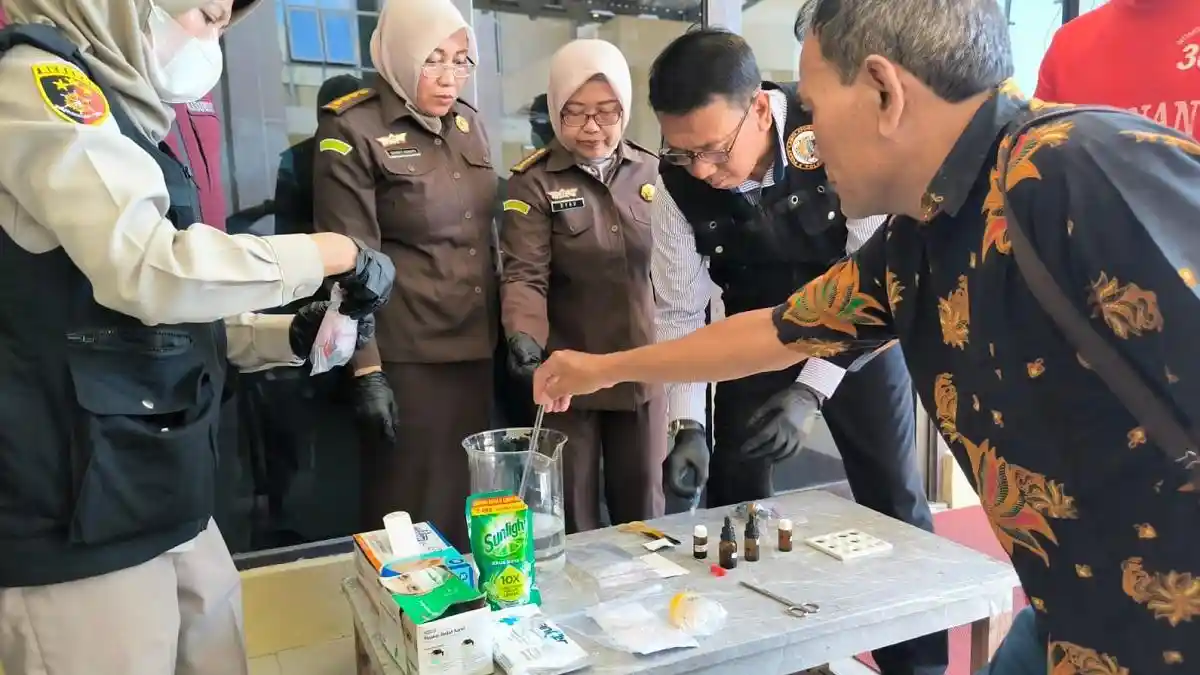 Musnahkan Barang Bukti Narkoba, Polda Jateng Blender Sabu Pakai Air Sabun dan Dibuang Kloset - Tribunjateng.com