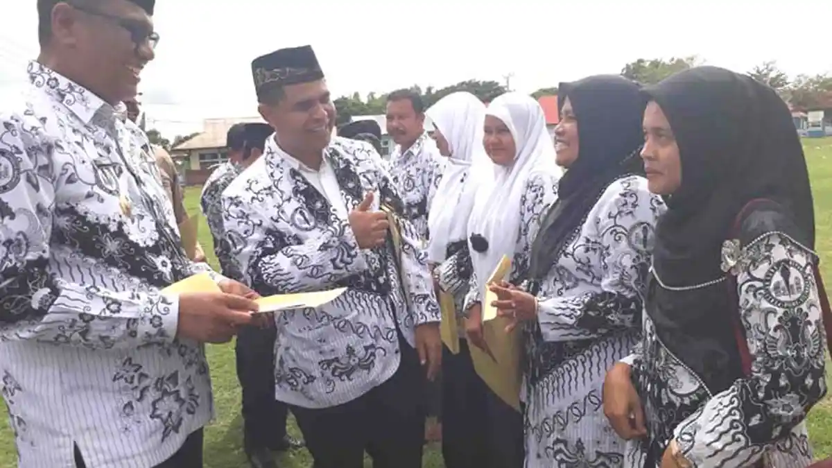 Guru Dilarang Rangkap Pekerjaan