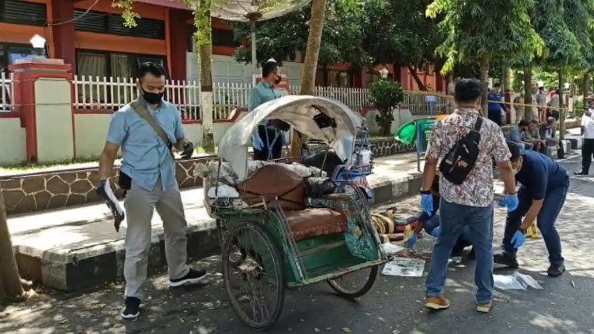 Rasa Kesal Berlarut Buat Tukang Becak Nekat Bunuh Teman, Korban Tewas Mengenaskan di Pinggir Jalan