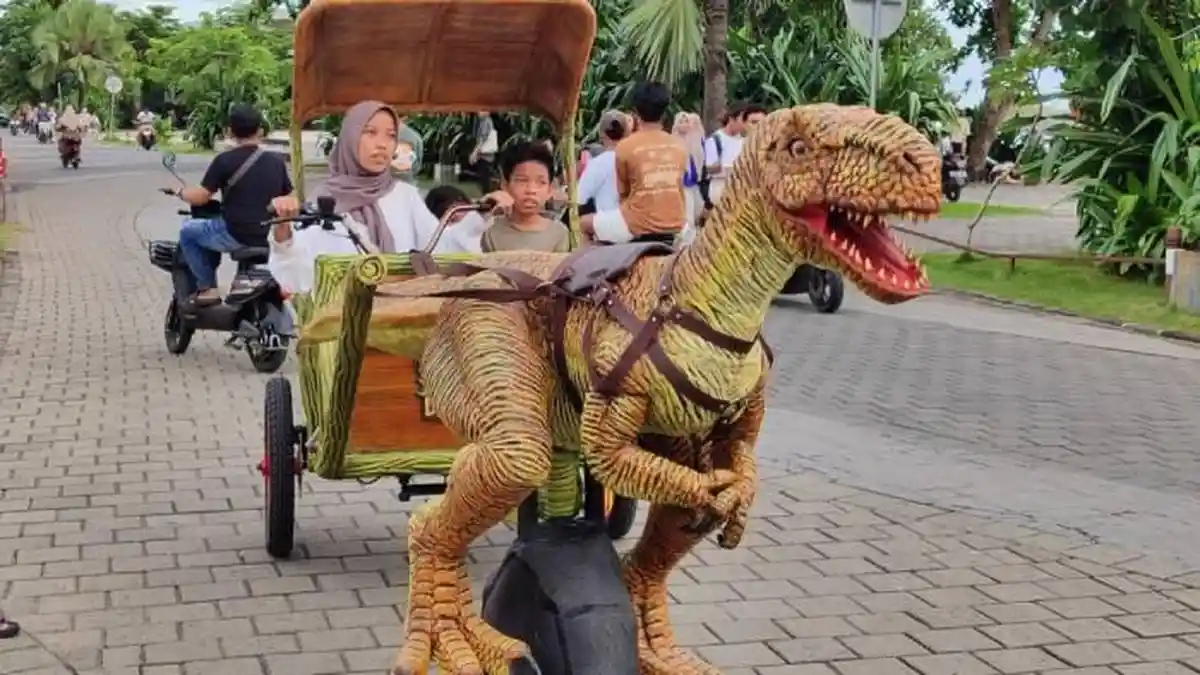 Liburan di Mandalika Bisa Naik Dino Dokar, Cek Rute dan Tarifnya di Sini!