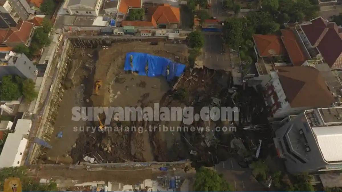 Jalan Gubeng Ambles Diduga Karena Proyek Pembangunan Rumah Sakit, Ini Pernyataan RS Siloam