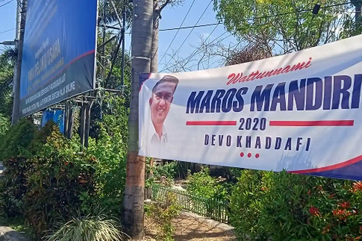 Usai Daftar Calon Bupati di PDIP, Alat Peraga Devo Khaddafi Menjamur di Maros