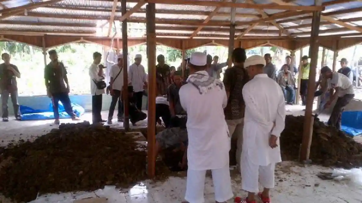 Makam Keramat Datu Dayan Ternyata Hanya Berisi Kayu Ulin