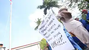 20230731_Kantor-Kilang-Pertamina-Didemo.jpg