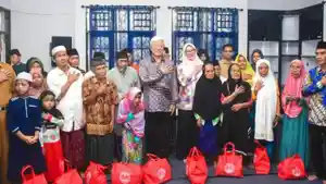 LKKS-NTB-bersama-Konjen-Tiongkok-membagikan-70-paket-sembako.jpg