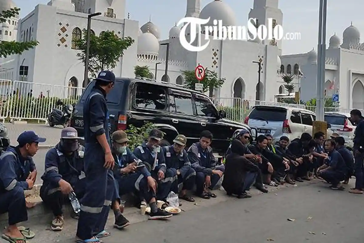 Karyawan Masjid Sheikh Zayed Solo Mogok Kerja, Protes Satpam Dipecat Perkara Terima Tips Rp 5 Ribu
