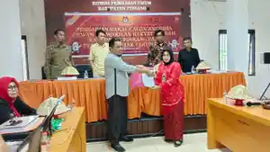 Ketua-PDIP-Pinrang-Kartini-Lolo15.jpg