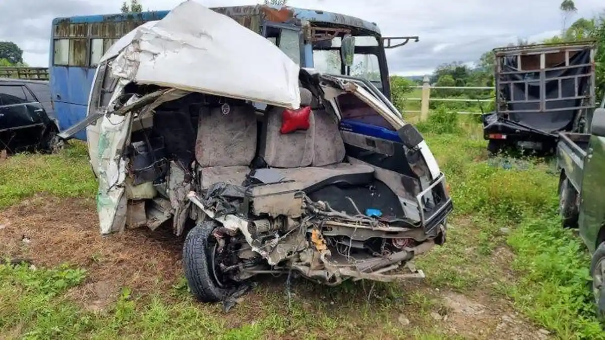 Kecelakaan Maut Minibus Vs Truk, 2 Tewas dan 4 Luka-Luka