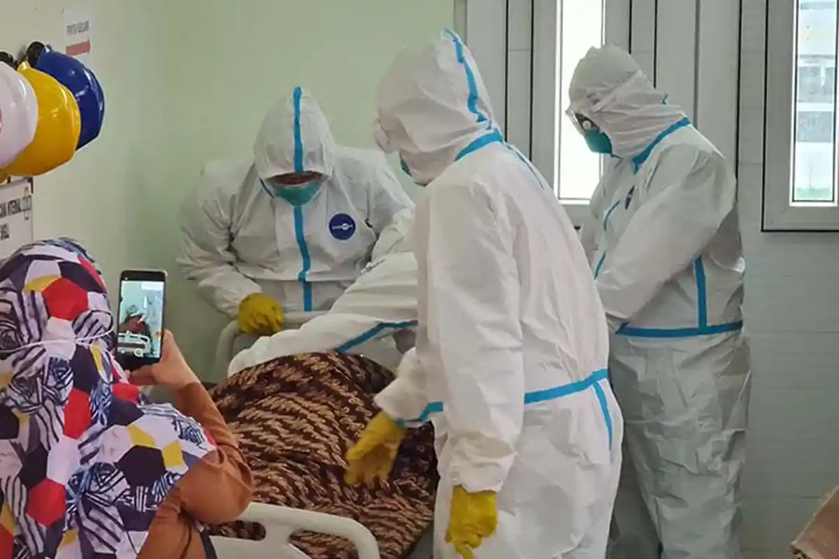 Isak Tangis Warnai Pemulasaran Jenazah Ayah Cut Meyriska