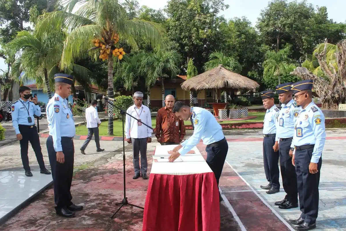 Jaga Netralitas Pemilu 2024, ASN Rutan Larantuka Teken Pakta Integritas