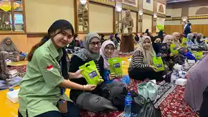 Mondelez-bagikan-takjil-di-masjid.jpg