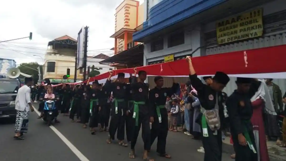 Bendera Sepanjang 77 Meter Meriahkan Haul Habib Ja'far Kudus