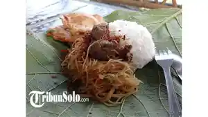 Sego-Berkat-di-Rumah-Makan-Nila-Kencana.jpg