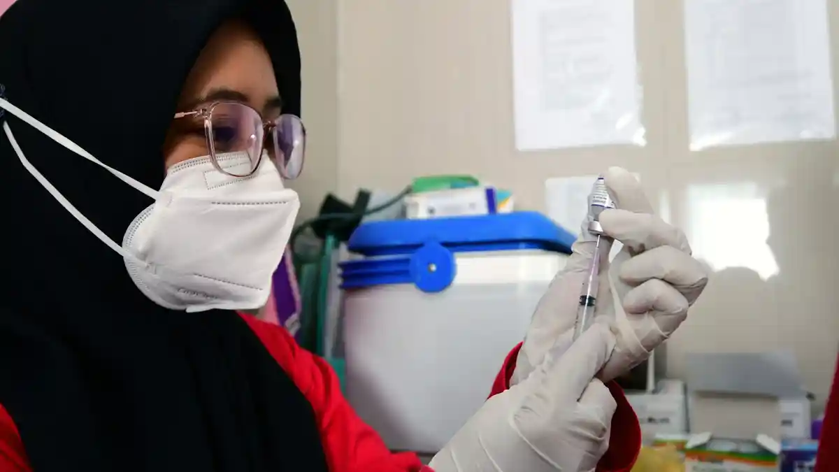 Jadi Syarat Perjalanan, Ini Alasan Vaksin Booster Tetap Diperlukan