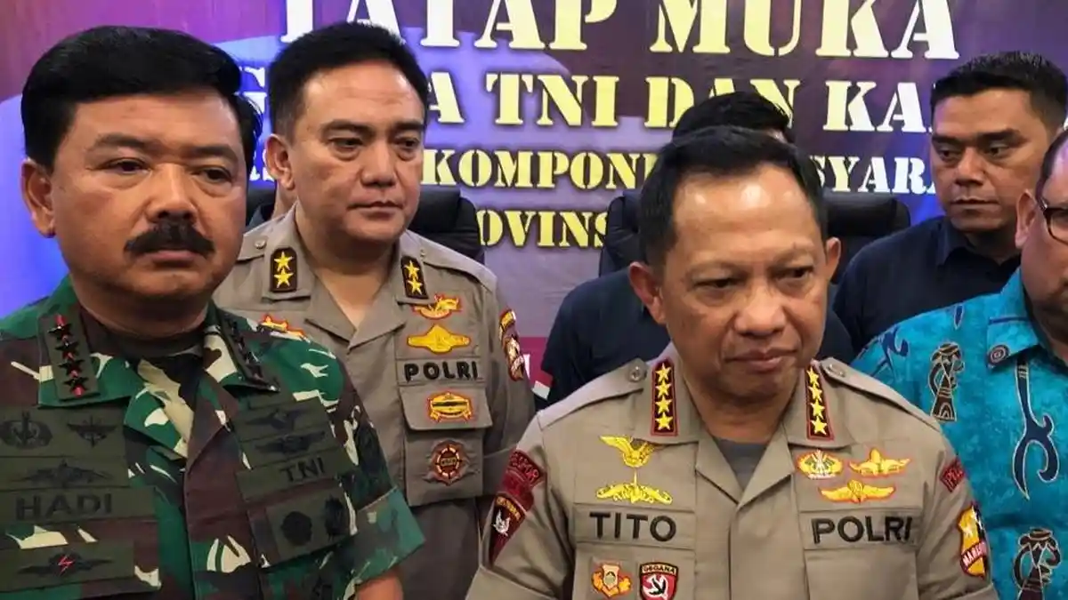 Kapolri Bersama Panglima TNI Satu Minggu di Papua