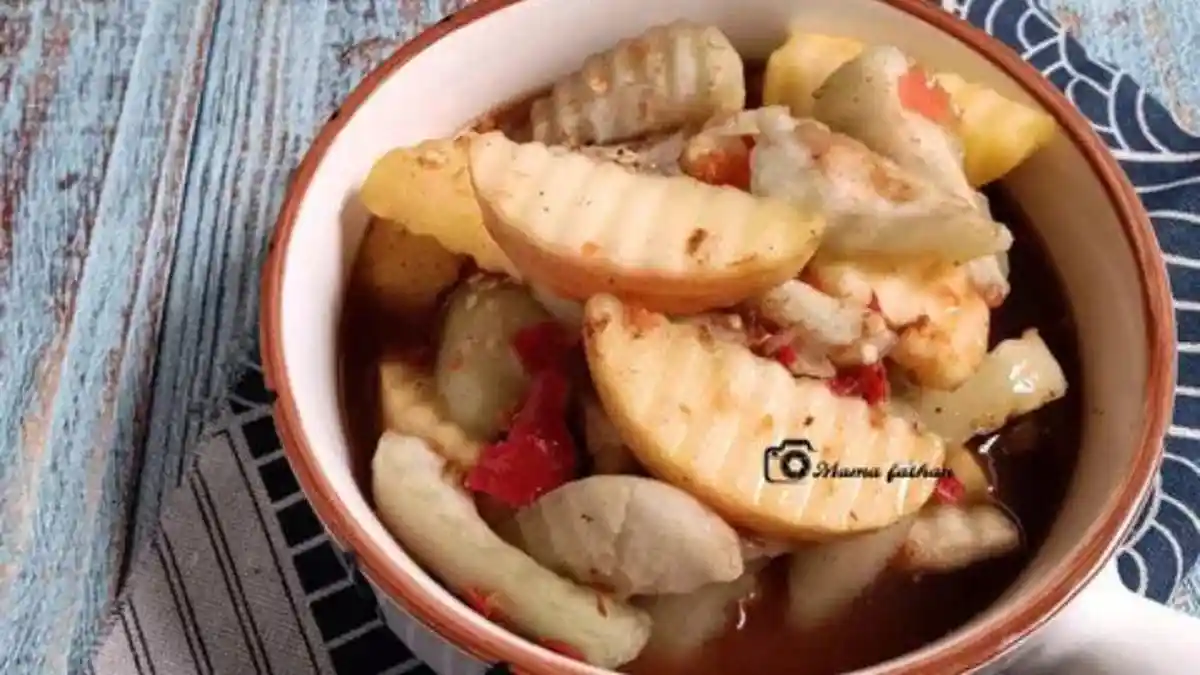 Rujak Kuah Pindang Khas Bali, Camilan Sehat dari Buah-buahan