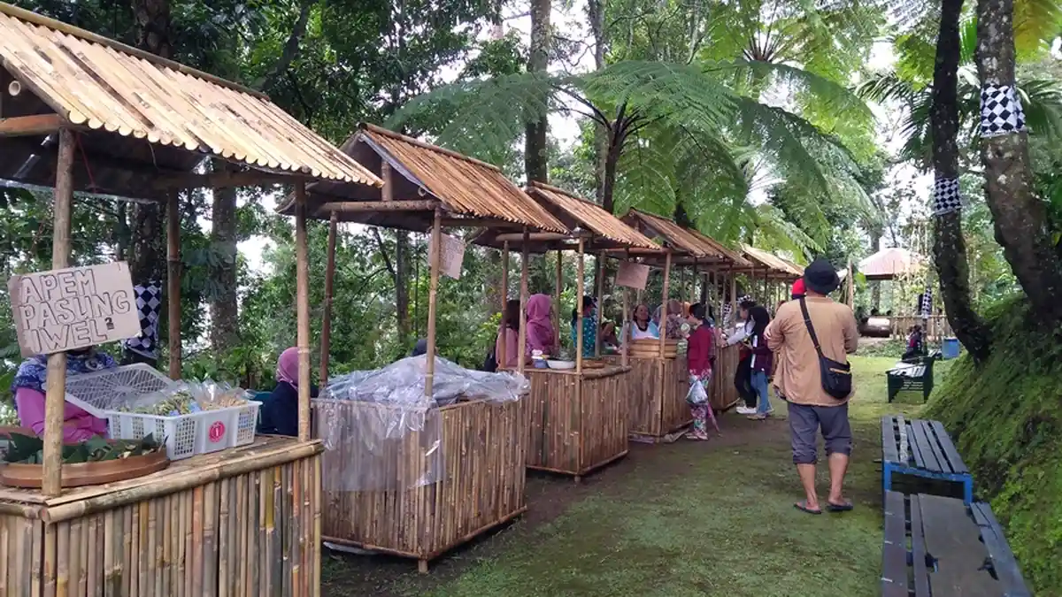 Cuma Sampai Besok Minggu, Pasar Budaya Berkonsep Tradisional di Candi Cetho Karanganyar