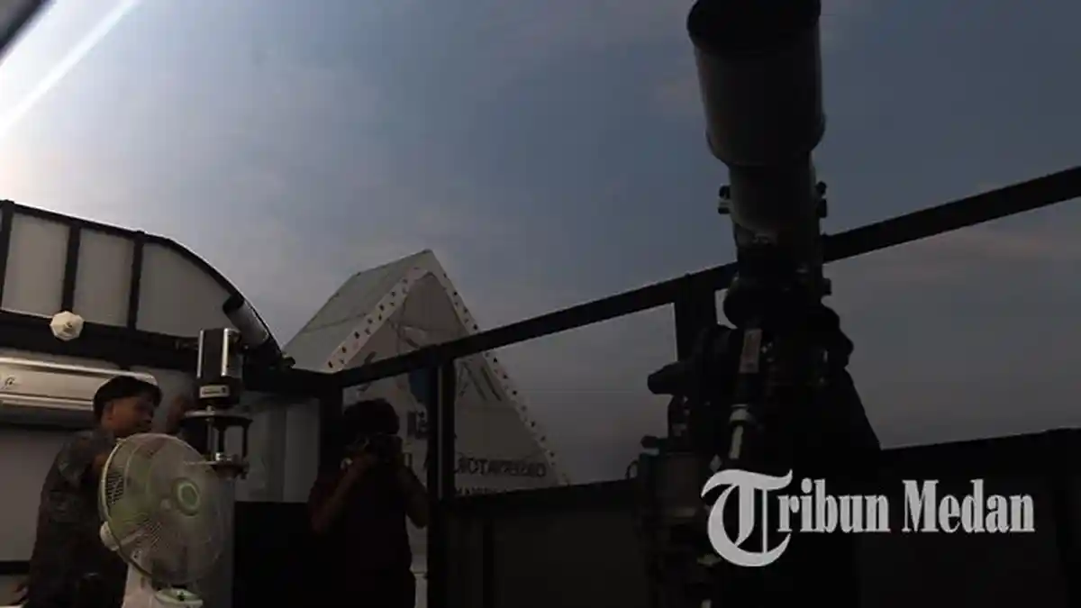 Berita Foto: OIF UMSU Pantau Hilal Menentukan Awal Bulan Zulhijah dan Idul Adha 1445 Hijriah - 07062024_PANTAUAN_HILAL_DANIL_SIREGAR_4jpg.jpg