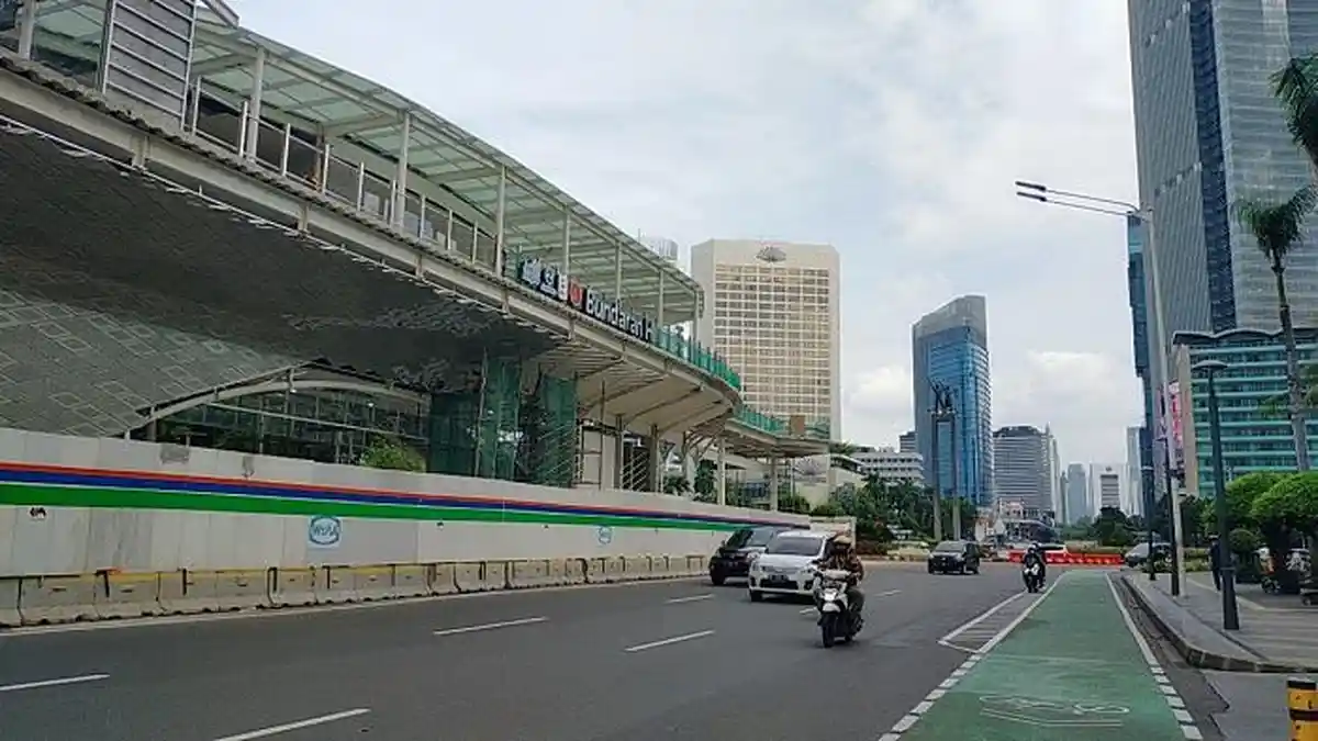 Dinas Kebudayaan DKI Jakarta Santai Hadapi Monumen Selamat Datang Terhalang Halte di Bundaran HI