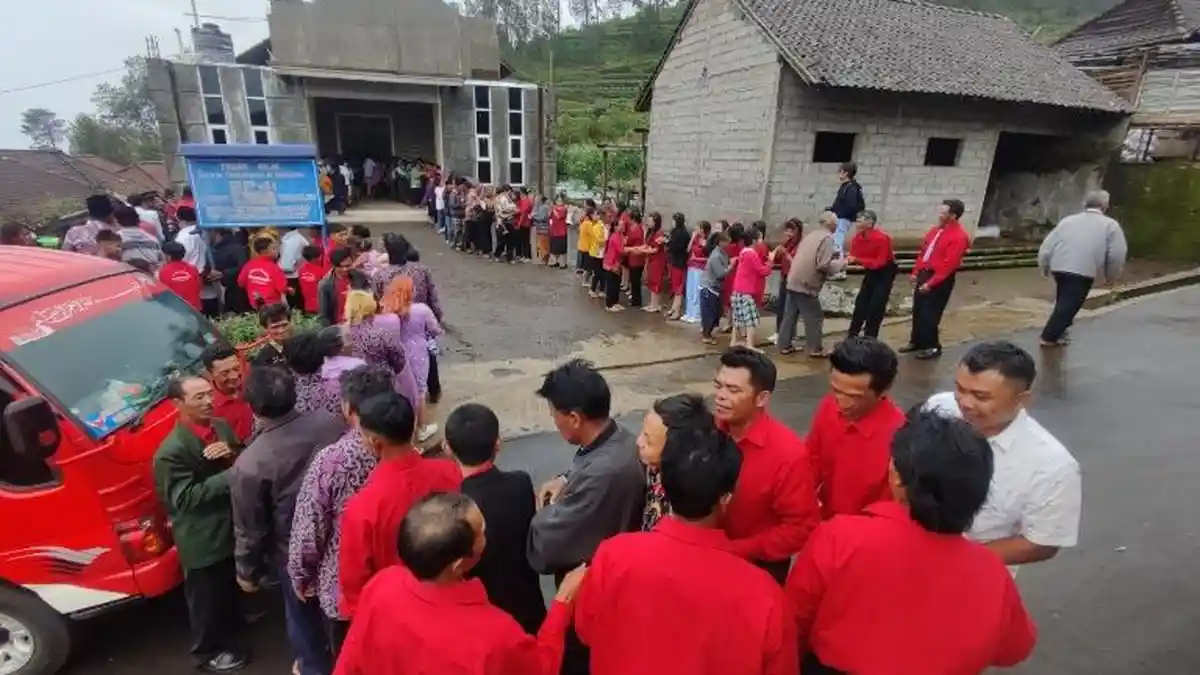 Berbeda Agama, Warga Dusun Thekelan di Kabupaten Semarang Ini Saling Bersalaman di Hari Natal