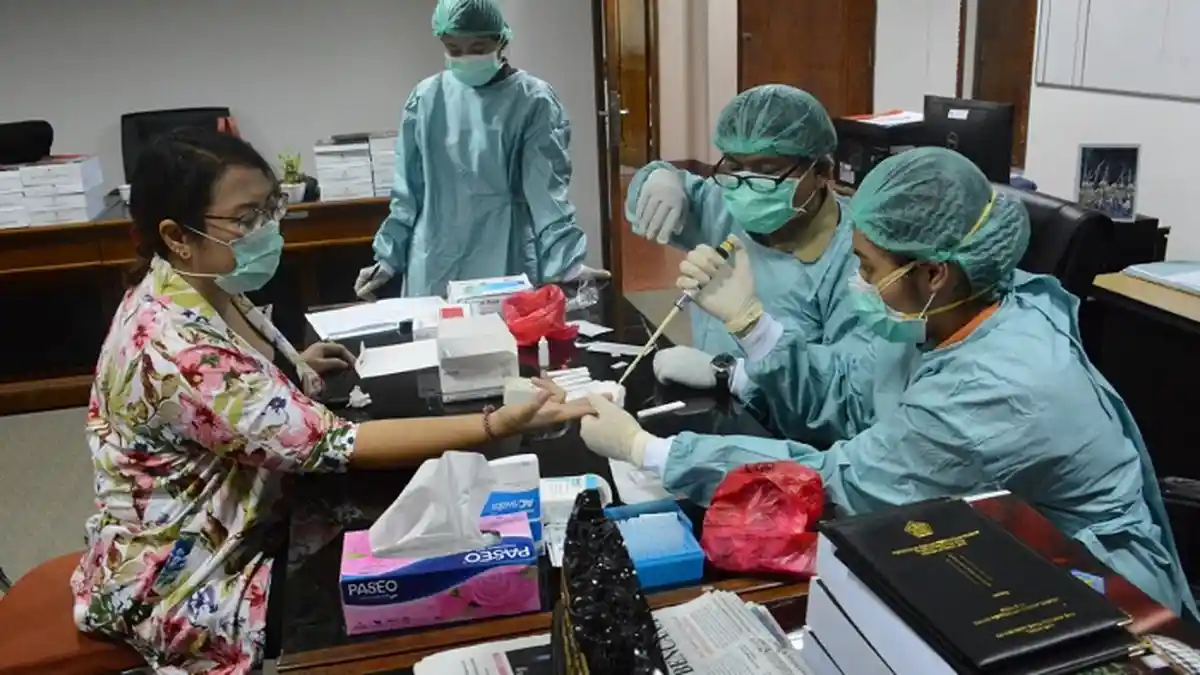 Anggota Dewan Bali Jalani Rapid Test Deteksi Covid-19 meski di Luar Kelompok Berisiko