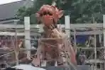Pemasangan Kepala Warak Ngendok di Taman Pandanaran