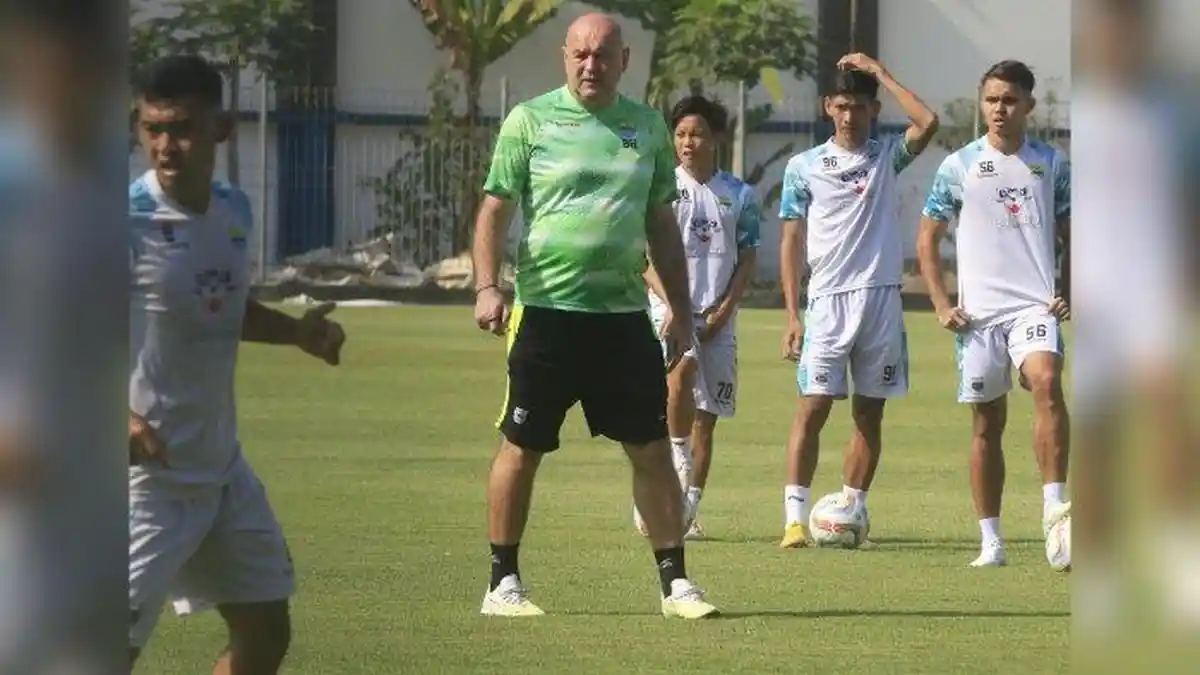 Bojan Hodak Pantau Pemain Akademi Persib: Semoga Ada yang Buat Terkesan