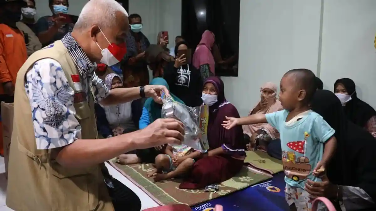 Ganjar ke Lokasi Banjir di Purworejo, Kebumen dan Banyumas, Pastikan Pengungsi Ribuan Tertangani