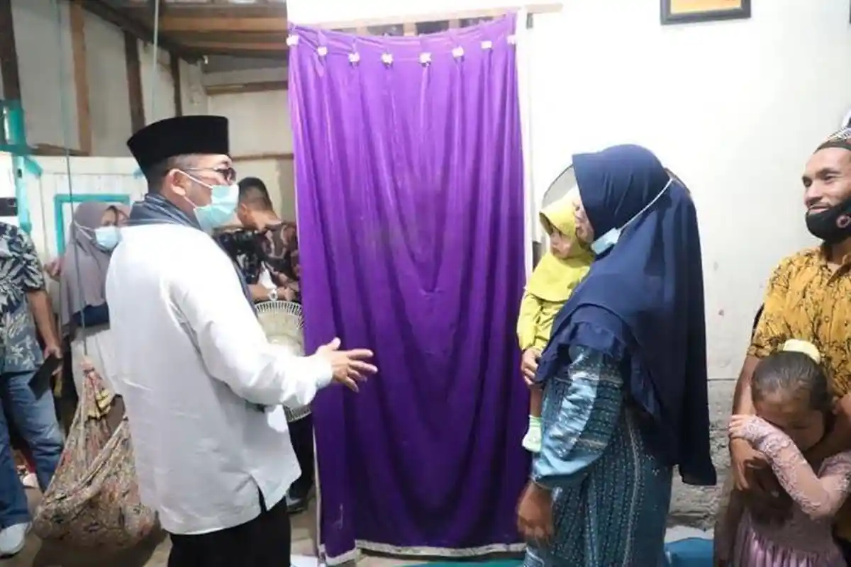 Ibu Tiga Anak di Padang Tak Menyangka dapat Bedah Rumah Program Semata Jilid II Wako Hendri Septa