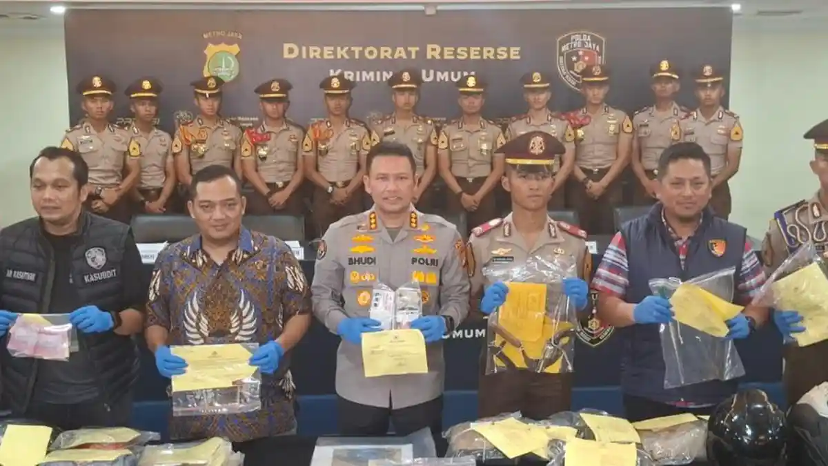 Polisi Tindak Tegas Lima Tersangka Pencurian Bersenja Api di Wilayah Polda Metro Jaya