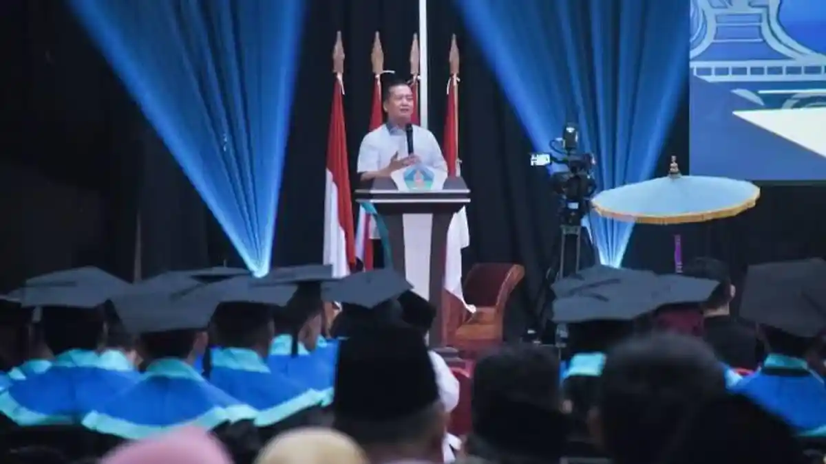 Gubernur Lalu Iqbal di Wisuda Institut Elkatarie: Perkuat Kemampuan Sosial di Era AI