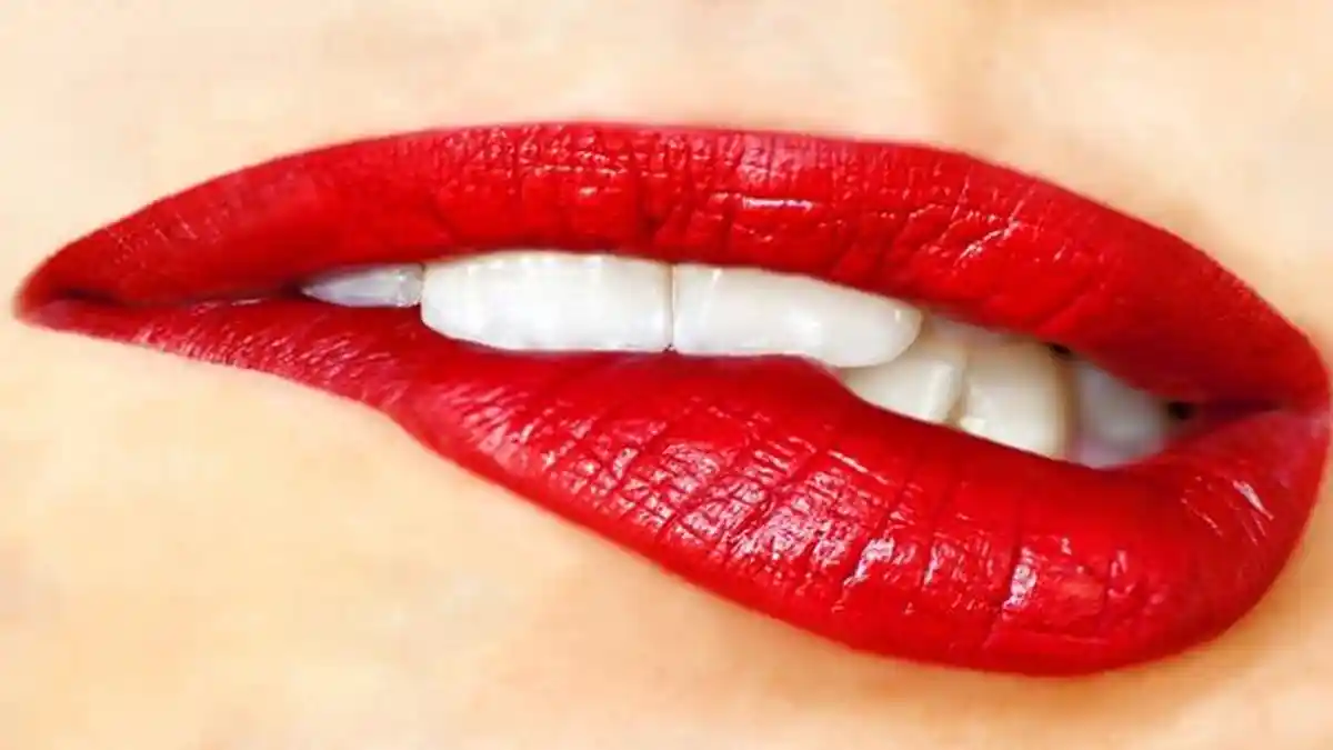 Ini Alasan Kenapa Anda Harus Pakai Lipstik Merah