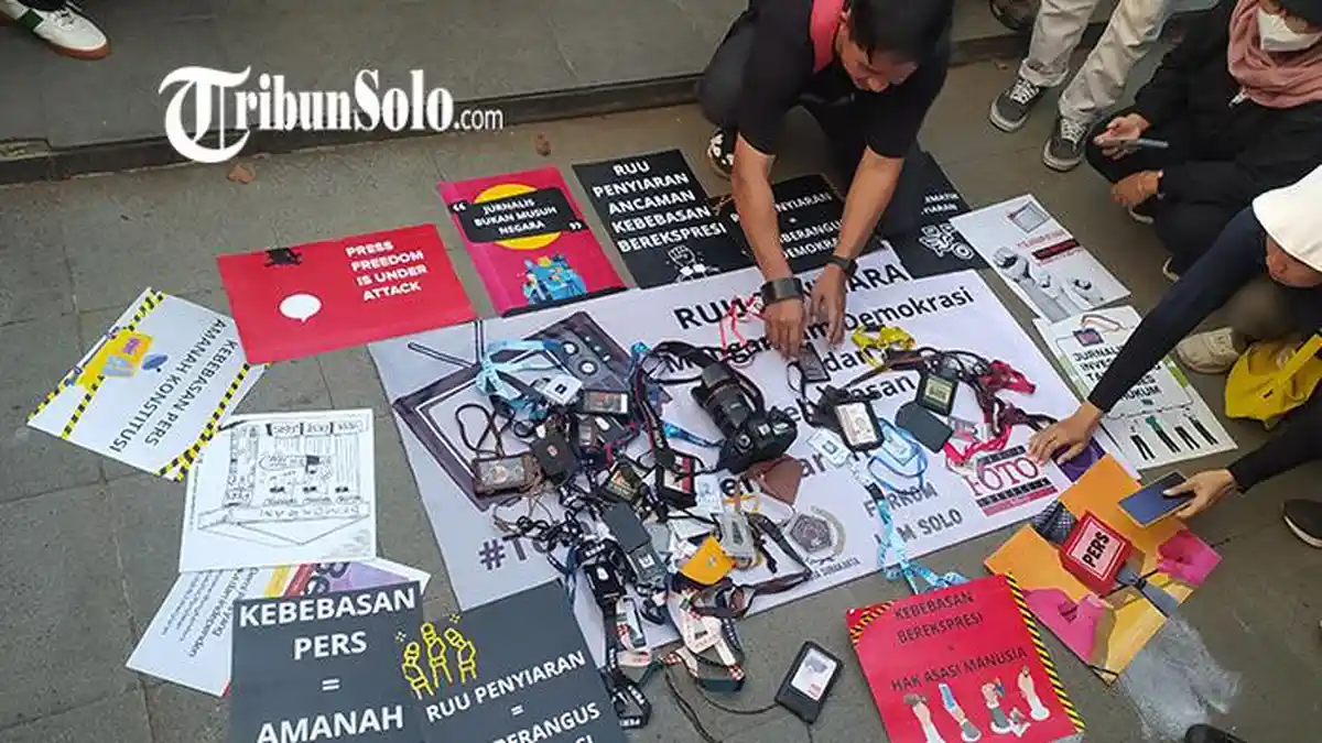 Aliansi Wartawan Solo Raya Gelar Aksi Demo Tolak RUU Penyiaran, Soroti Lima Pasal Janggal