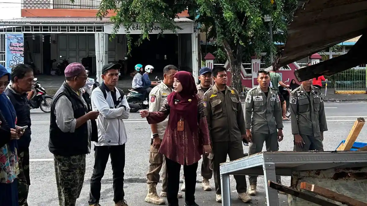 Pasar Terong Ditata, Pemkot Makassar Bongkar Lapak Ilegal di Bahu Jalan
