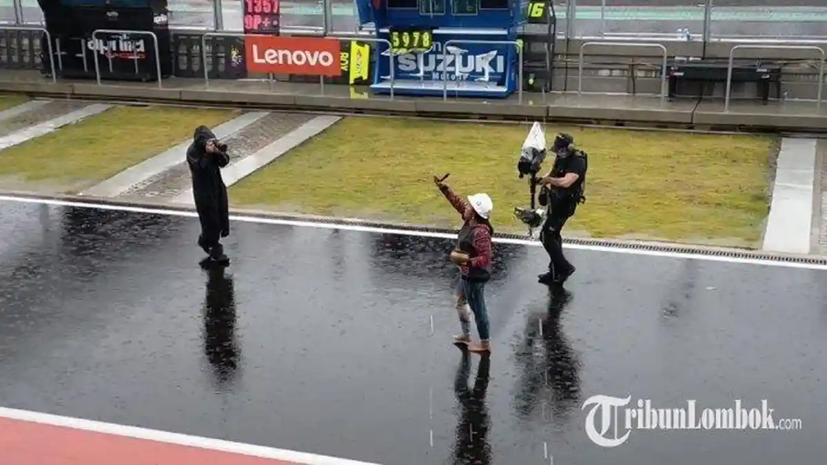 Siapa yang Bolehkan Rara Berjalan di Area Terlarang Pit Lane? Ini Penjelasan ITDC