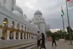 sore-di-Masjid-Raya-Sheikh-Zayed.jpg