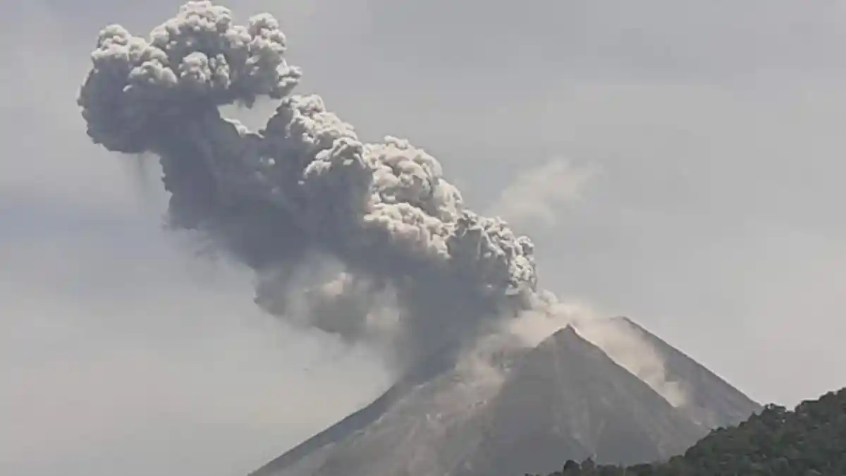 Cerita Para Pengamat Gunung Merapi, Jauh dari Permukiman Saksikan Gulungan Awan Panas