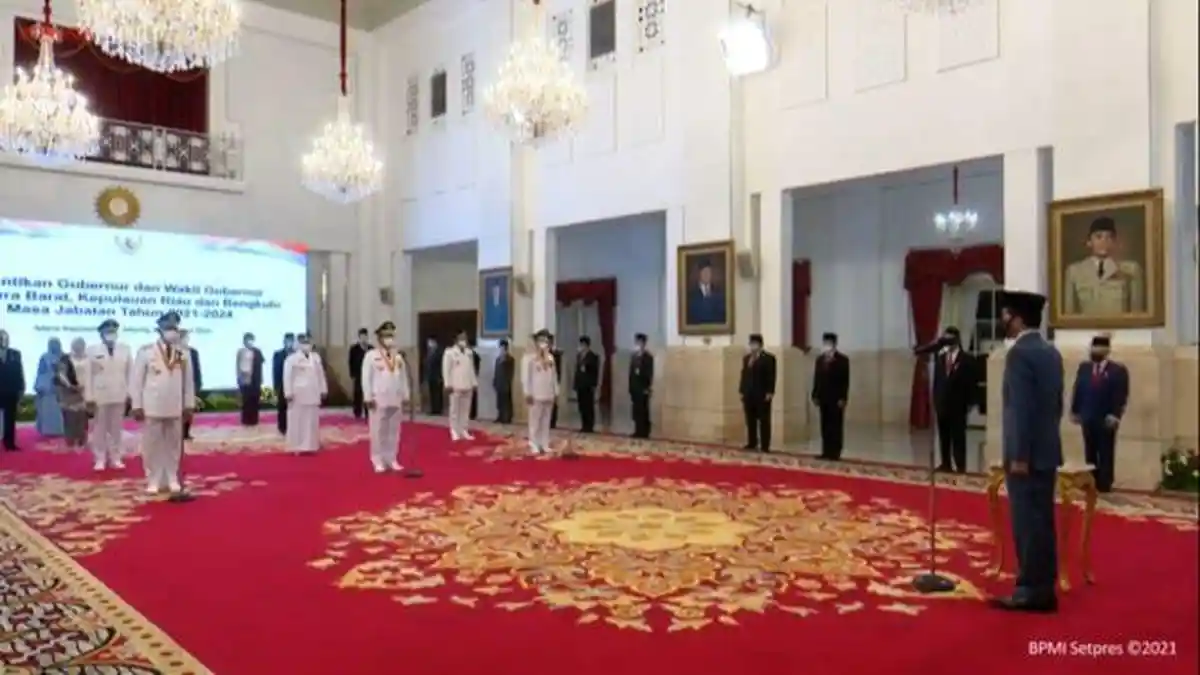 Jokowi Lantik Gubernur dan Wakil Gubernur Kepri Terpilih Ansar Ahmad-Marlin Agustina