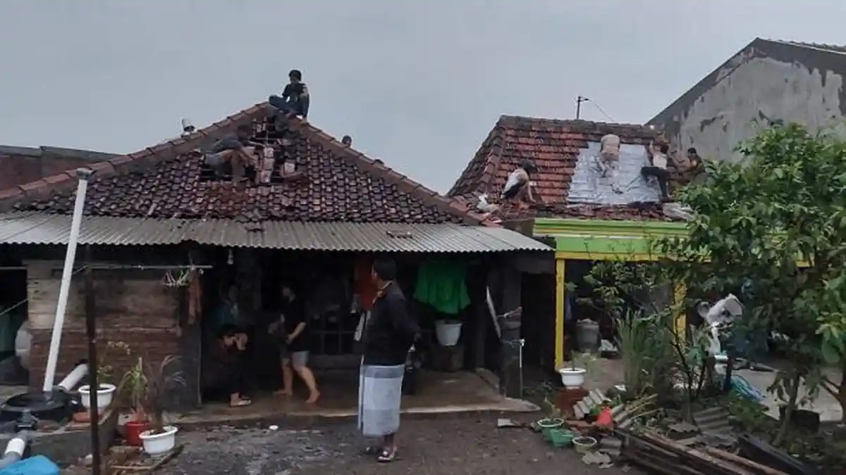 Puluhan Rumah Warga Sayung Demak Rusak Diterjang Angin Ribut, Kerusakan Terbanyak di Atap