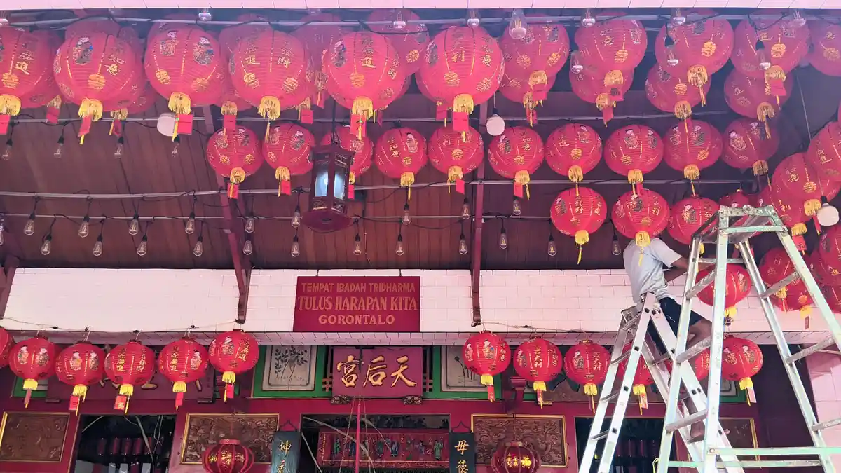 Jelang Tahun Baru Imlek 2577, Kelenteng Tulus Harapan Kita Gorontalo Dihiasi Lampion