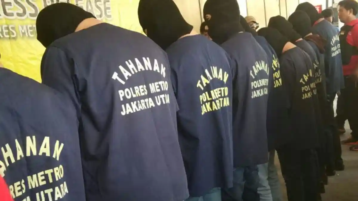 Tamu yang Menari Telanjang Diberi Hadiah Kaos 'Cantik'