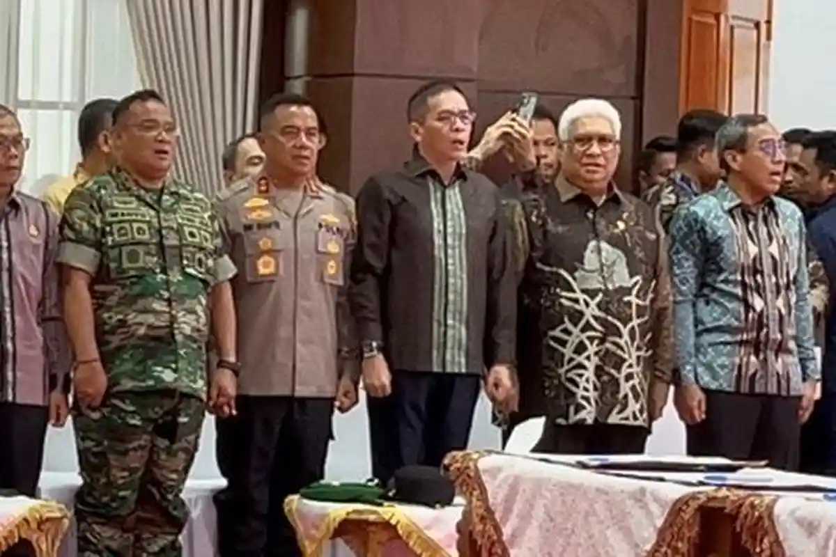 Mantan Gubernur Sulawesi Tenggara Ali Mazi Hadiri Penandatanganan Pakta Integritas ASR dan Hugua