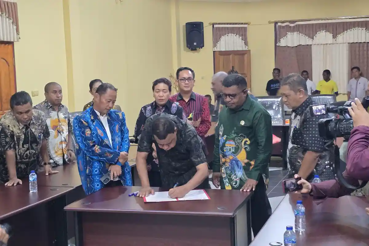 Pemerintah dan DPRK Teken MoU Pembangunan Asrama Mahasiswa Yapen di Jayapura