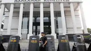 aparat-keamanan-menjaga-gedung-mahkamah-konstitusi-jakarta-s.jpg