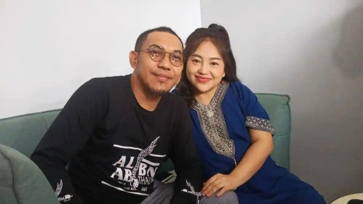 Rindu Dipeluk Ibu, Putra Mpok Alpa Curhat dan Ajak Ngobrol Makam Sang Mami Setelah Naik Kelas 4 SD - Tribunsumsel.com